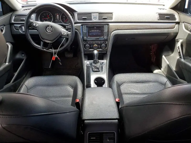 2017 VOLKSWAGEN PASSAT SE  