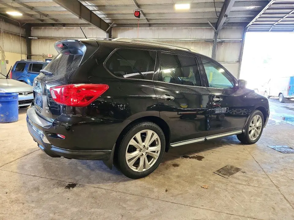 2018 NISSAN PATHFINDER SL  