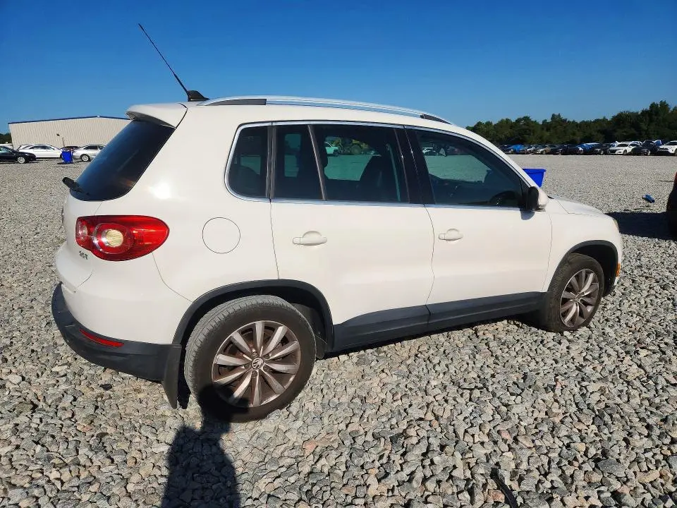 2011 VOLKSWAGEN TIGUAN S  