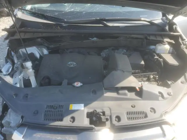 2019 TOYOTA HIGHLANDER SE  