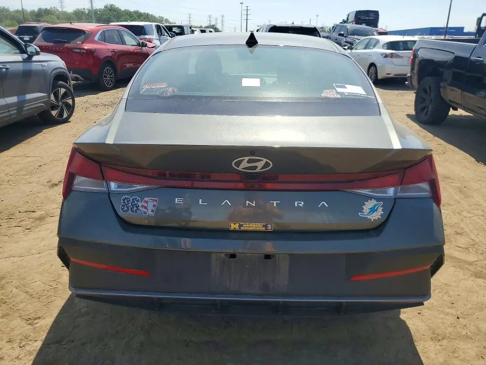 2024 HYUNDAI ELANTRA SE  