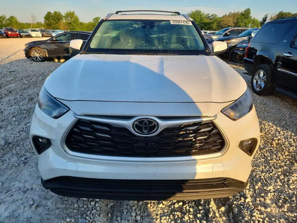 2022 TOYOTA HIGHLANDER XLE  