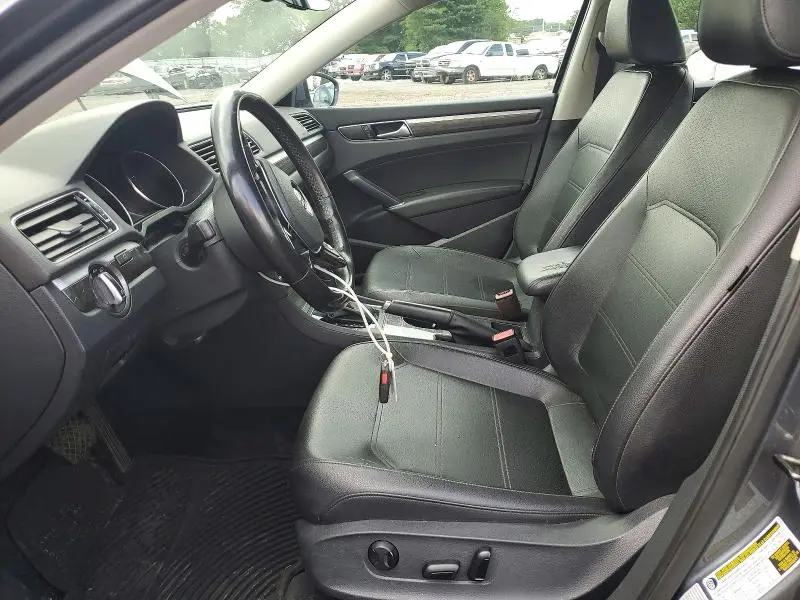 2017 VOLKSWAGEN PASSAT SE  
