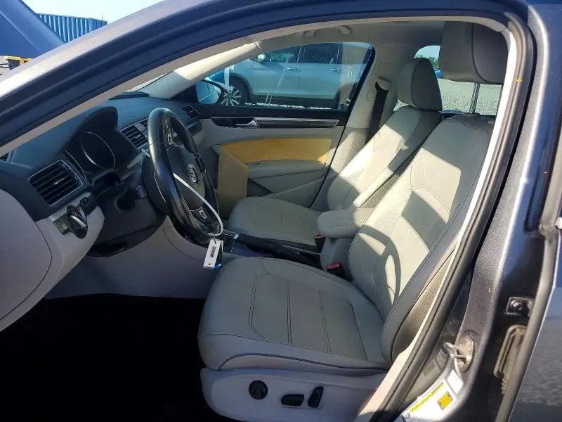 2018 VOLKSWAGEN PASSAT SE  
