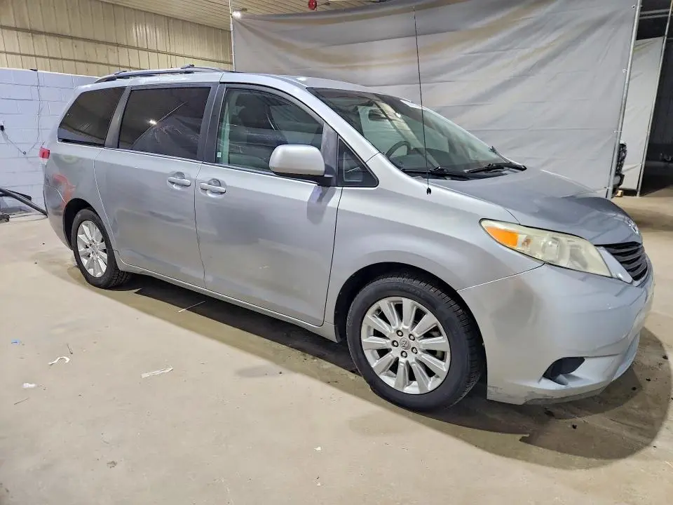 2011 TOYOTA SIENNA LE  