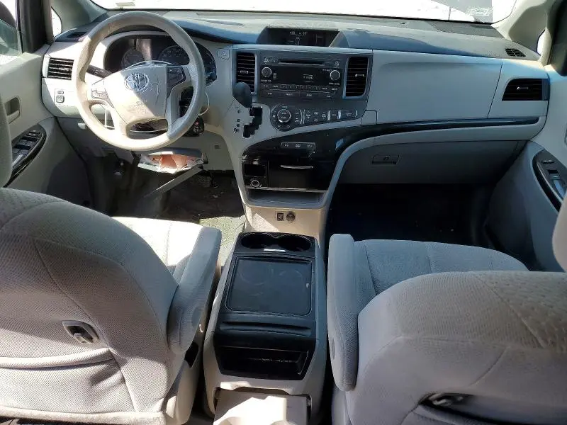2013 TOYOTA SIENNA LE  