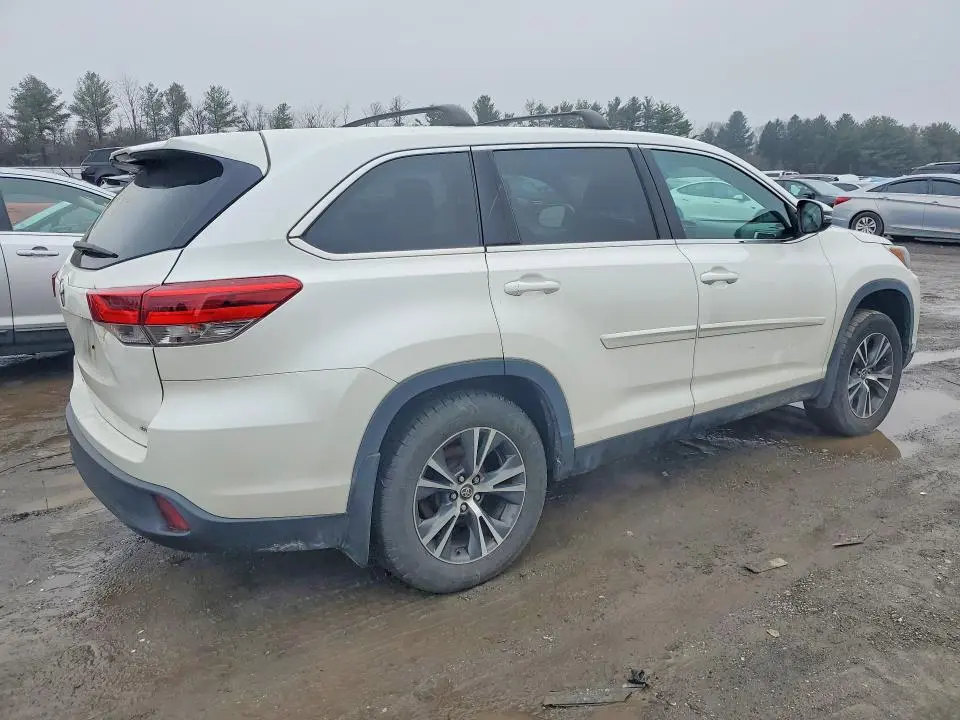 2019 TOYOTA HIGHLANDER LE  