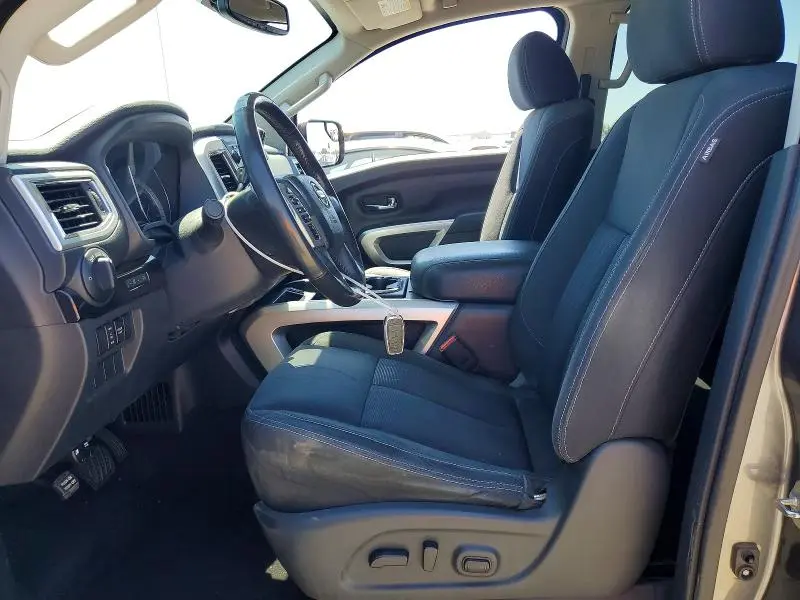 2018 NISSAN TITAN SV  