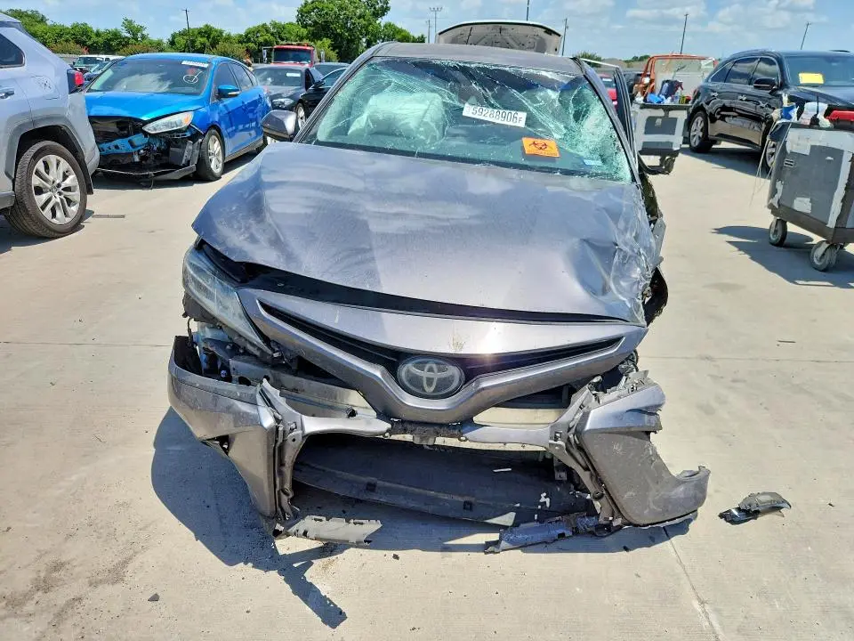 2018 TOYOTA CAMRY SE  