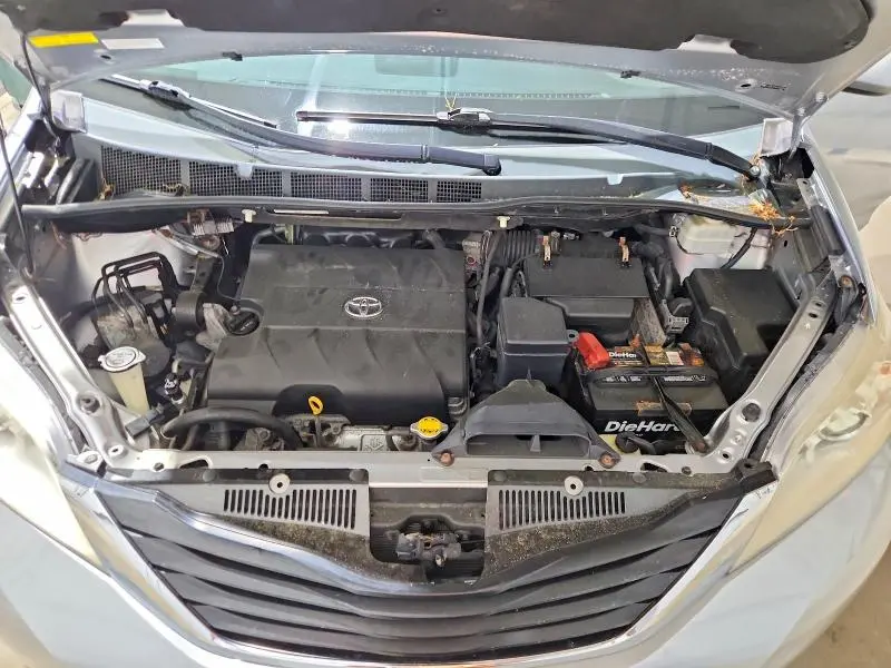 2011 TOYOTA SIENNA LE  