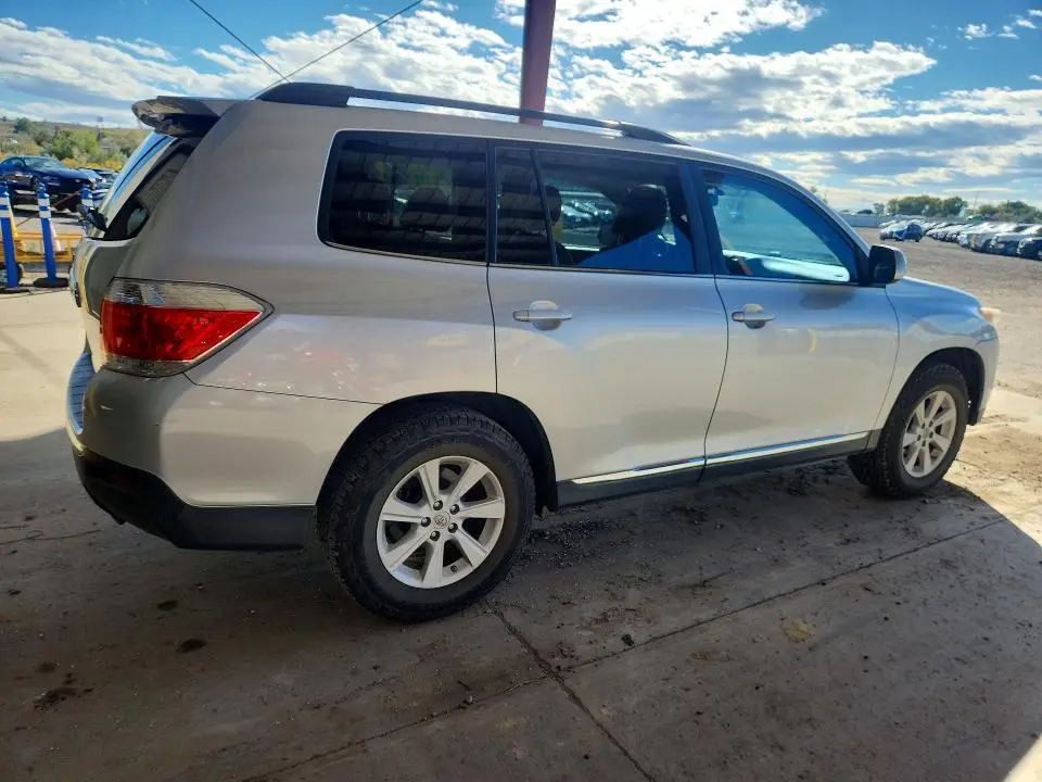 2012 TOYOTA HIGHLANDER SE  