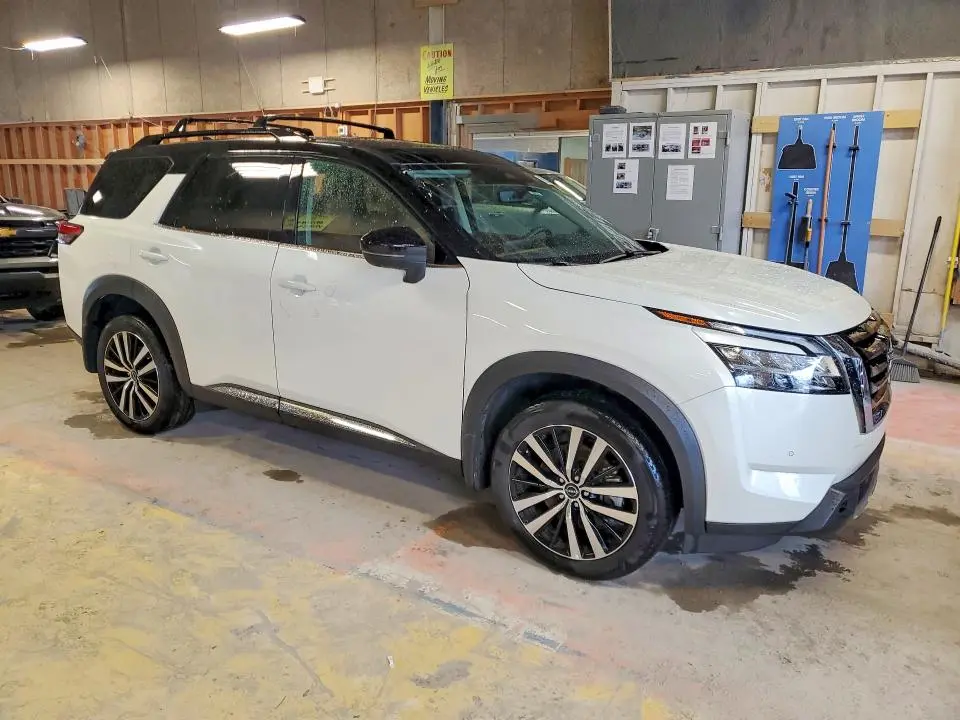 2024 NISSAN PATHFINDER PLATINUM  