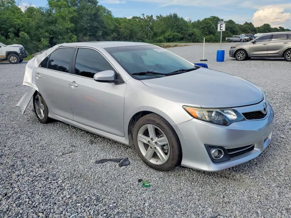 2014 TOYOTA CAMRY SE  