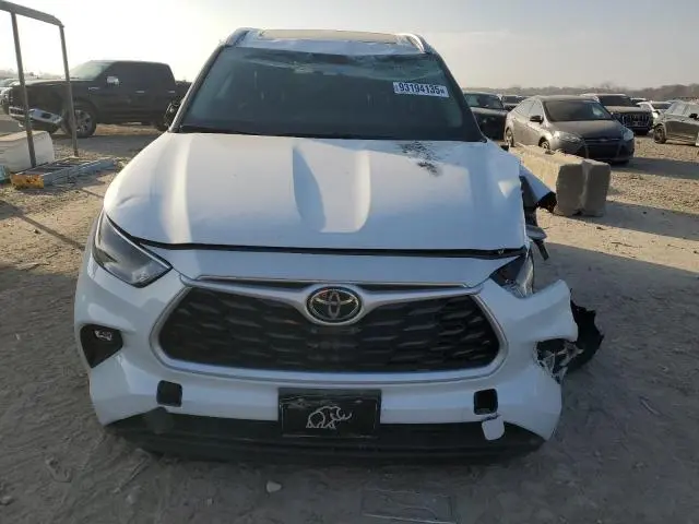 2024 TOYOTA HIGHLANDER LE  