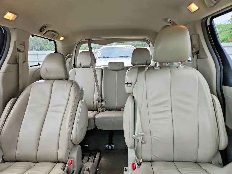 2013 TOYOTA SIENNA XLE 8-PASSENGER  
