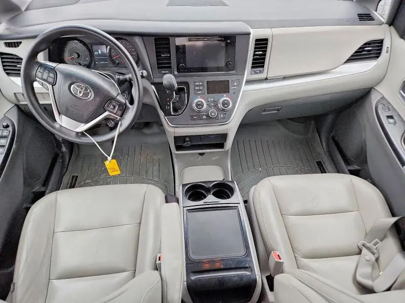 2017 TOYOTA SIENNA LE  