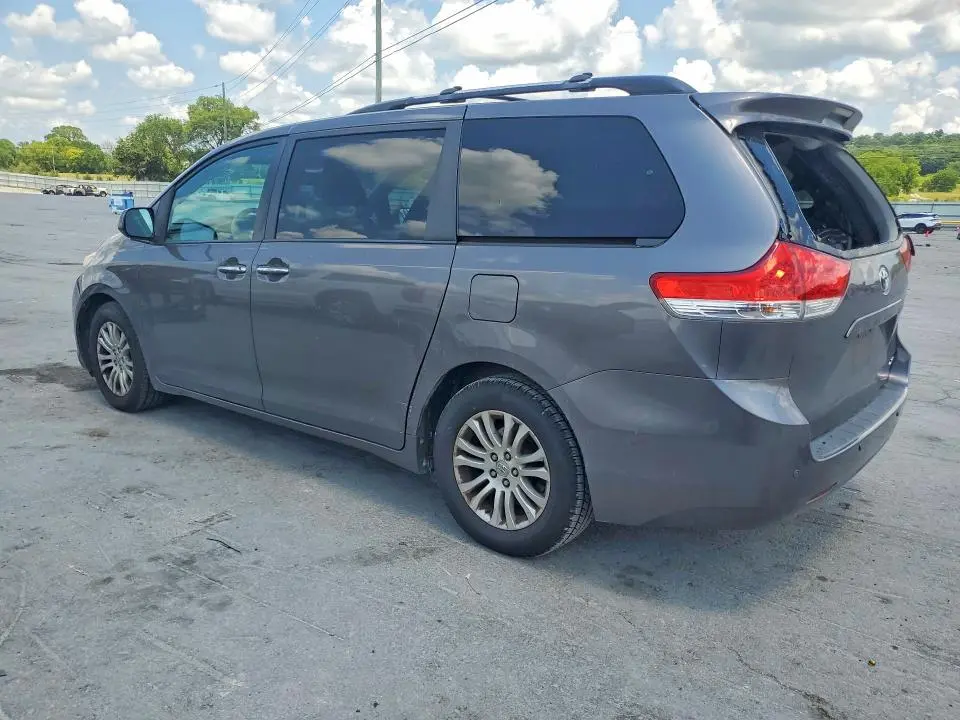 2013 TOYOTA SIENNA XLE 8-PASSENGER  
