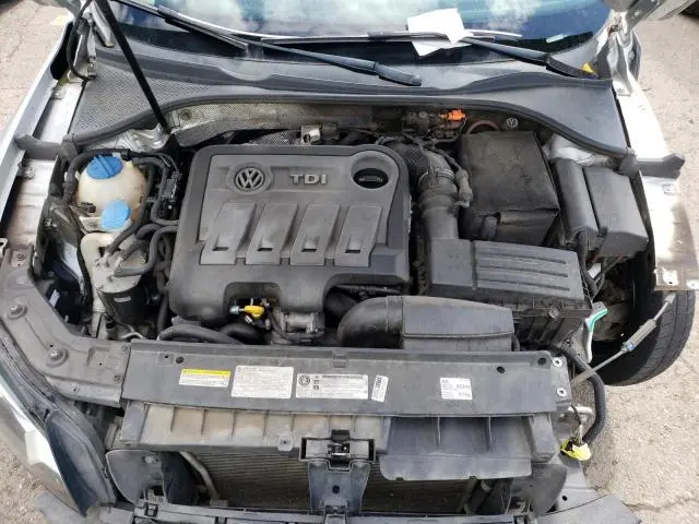 2014 VOLKSWAGEN PASSAT SE