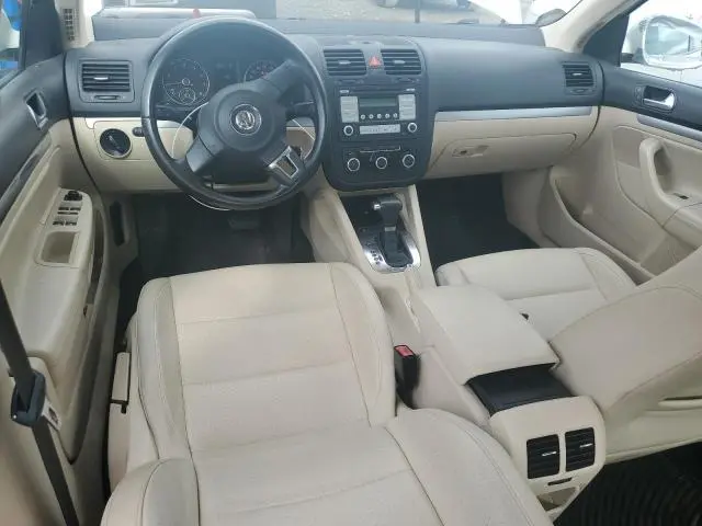 2010 VOLKSWAGEN JETTA SE  