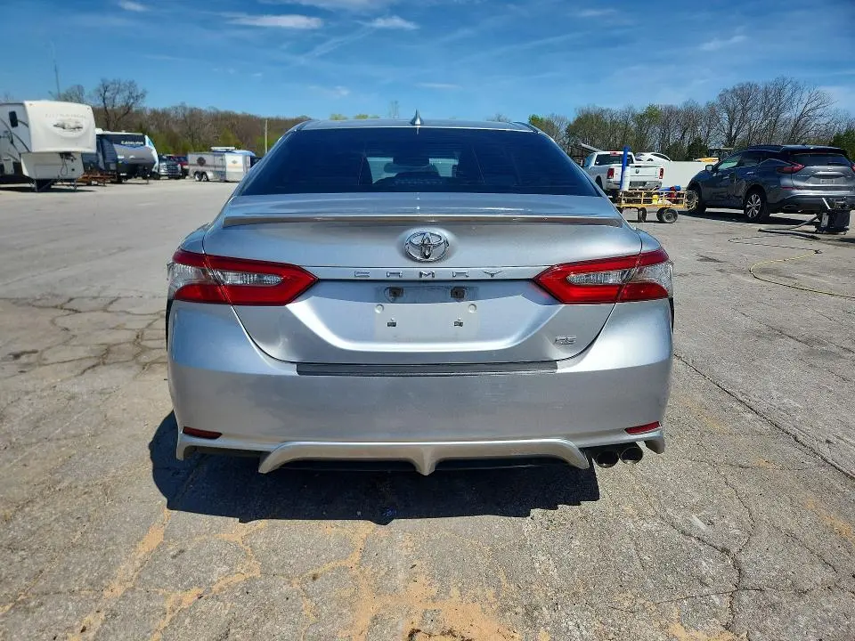 2018 TOYOTA CAMRY SE  