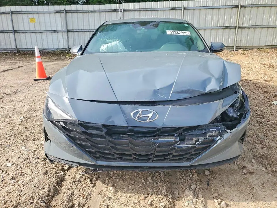 2022 HYUNDAI ELANTRA SE  