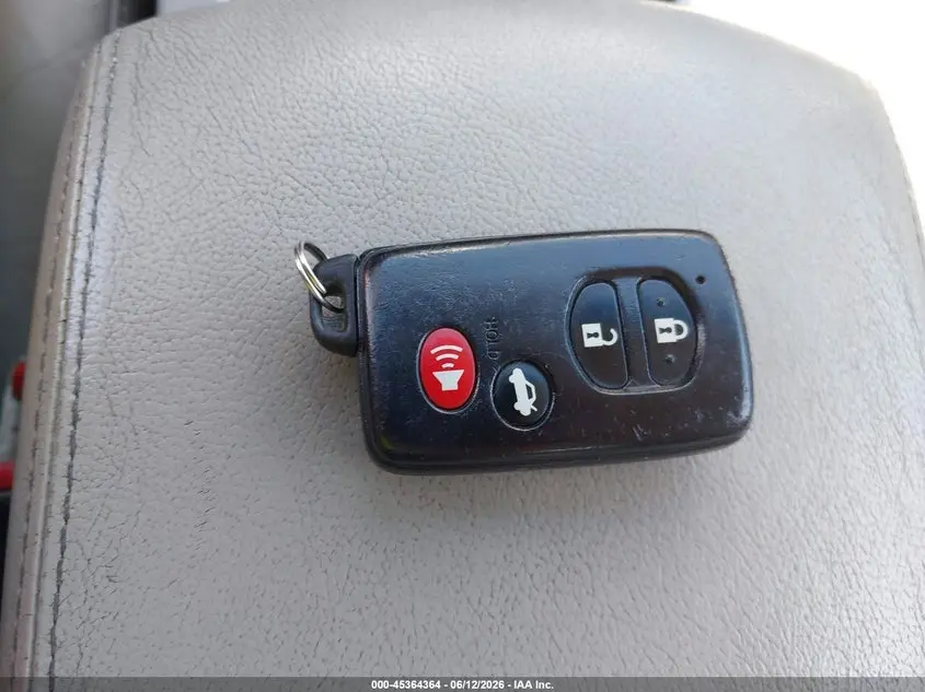 2011 TOYOTA CAMRY XLE V6