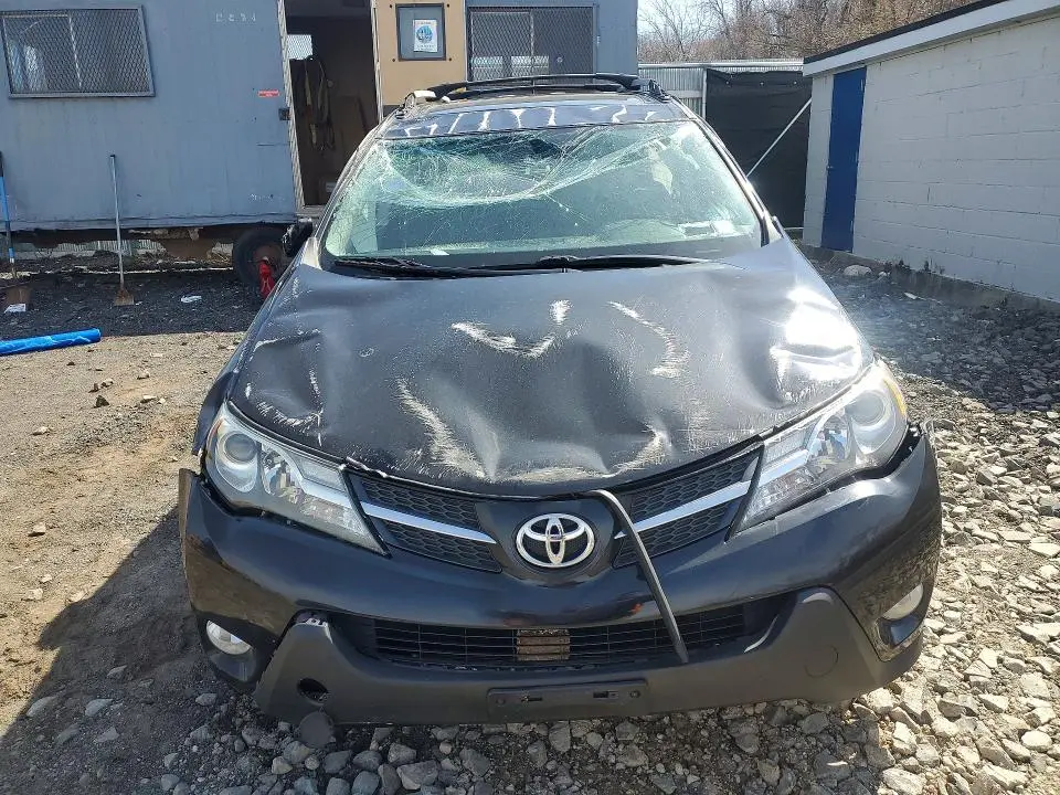 2015 TOYOTA RAV4 XLE  