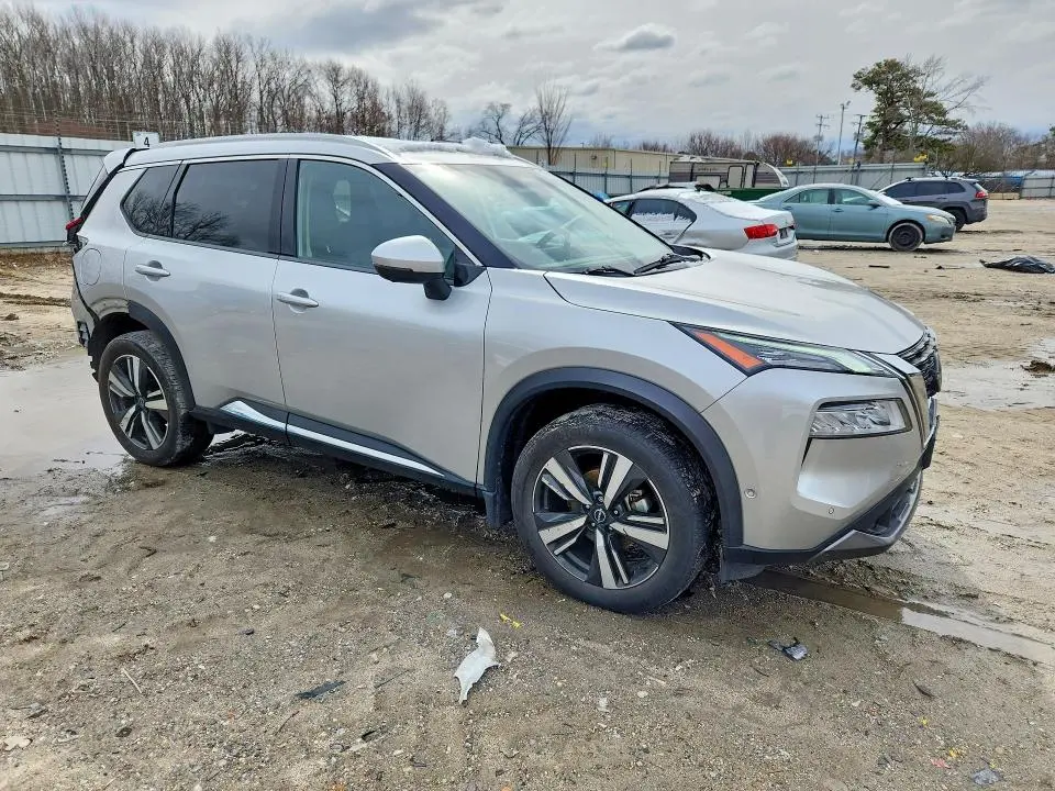 2023 NISSAN ROGUE SL  