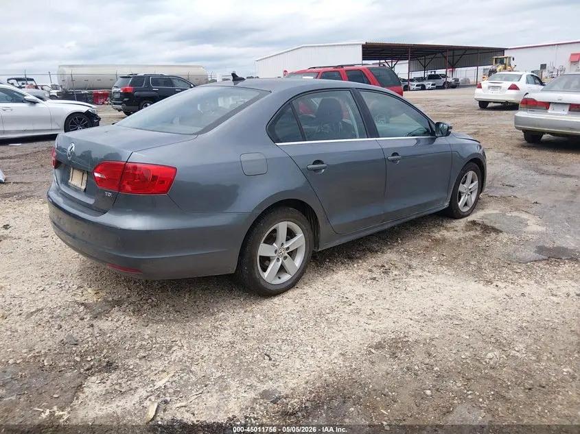 2013 VOLKSWAGEN JETTA 2.0L TDI