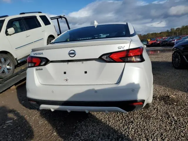 2022 NISSAN VERSA SV  