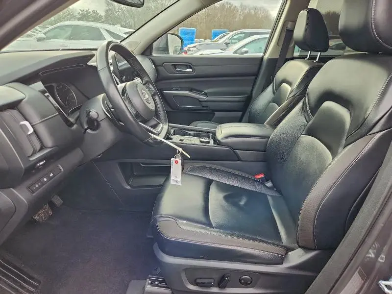 2022 NISSAN PATHFINDER SL  