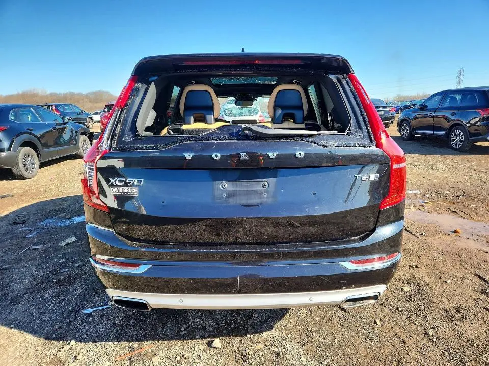 2016 VOLVO XC90 T6  