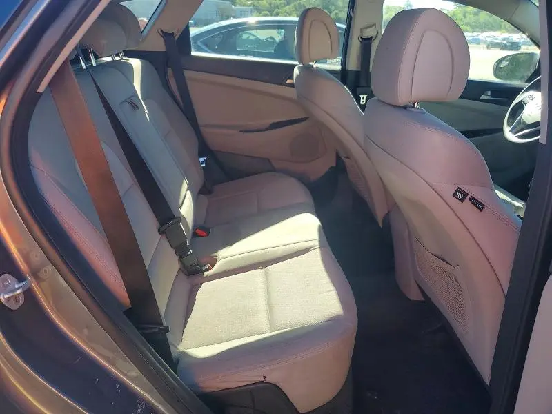 2018 HYUNDAI TUCSON SE  