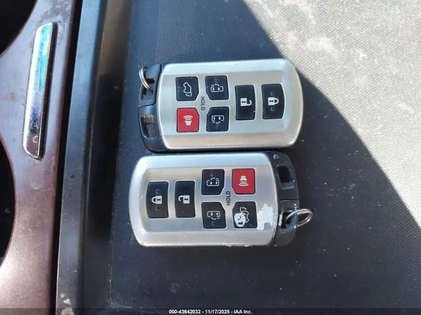 2011 TOYOTA SIENNA XLE V6