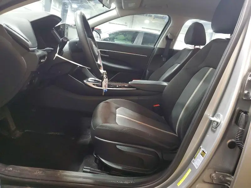 2022 HYUNDAI SONATA SE  
