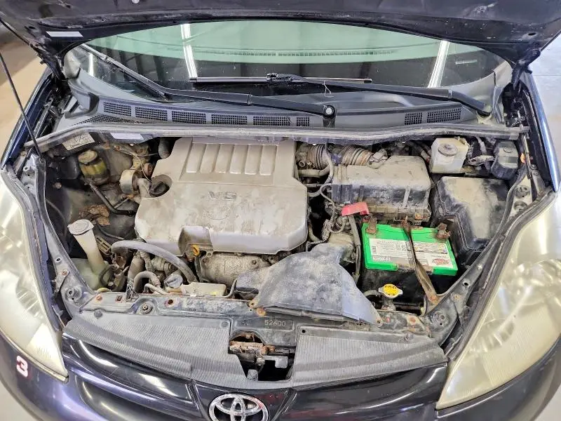 2010 TOYOTA SIENNA LE  