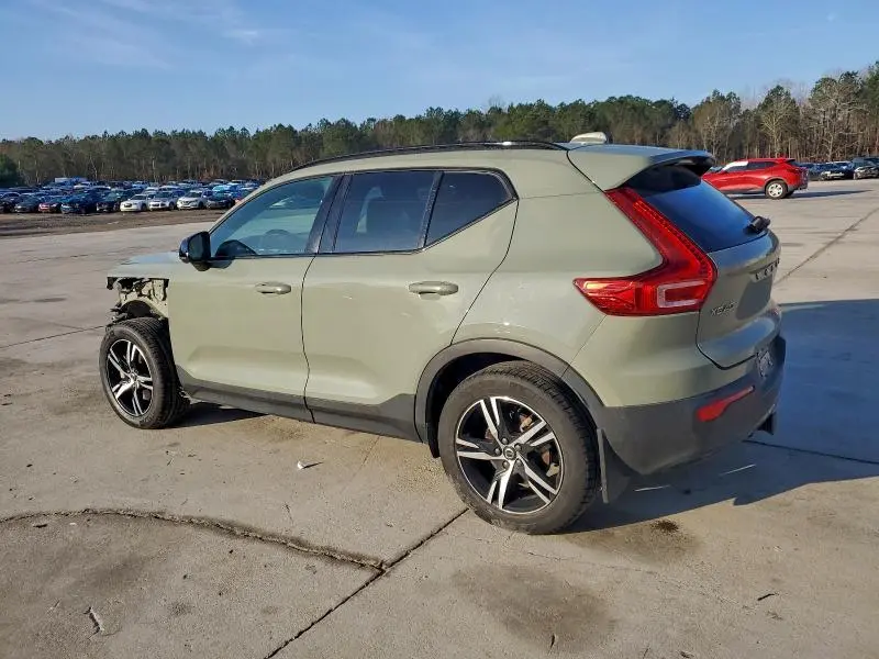 2023 VOLVO XC40 PLUS  