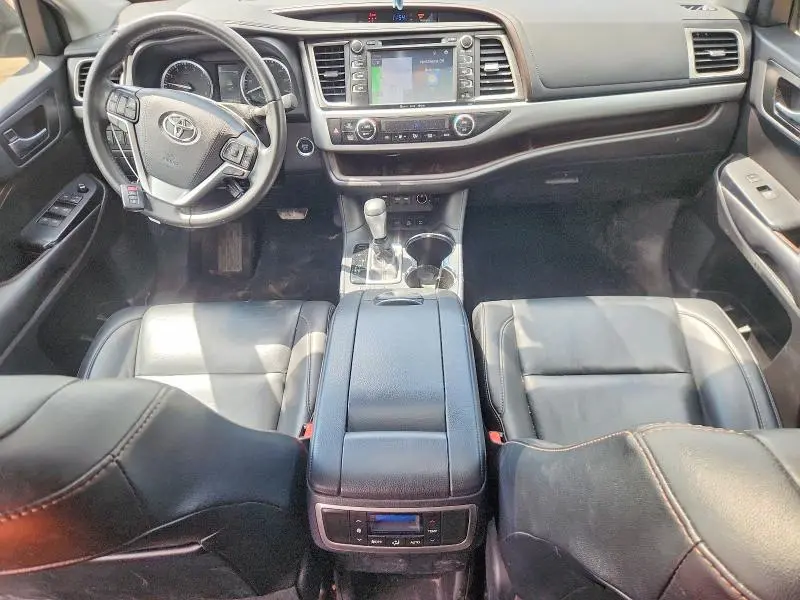2019 TOYOTA HIGHLANDER XLE  