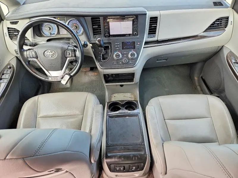 2019 TOYOTA SIENNA XLE 8-PASSENGER  