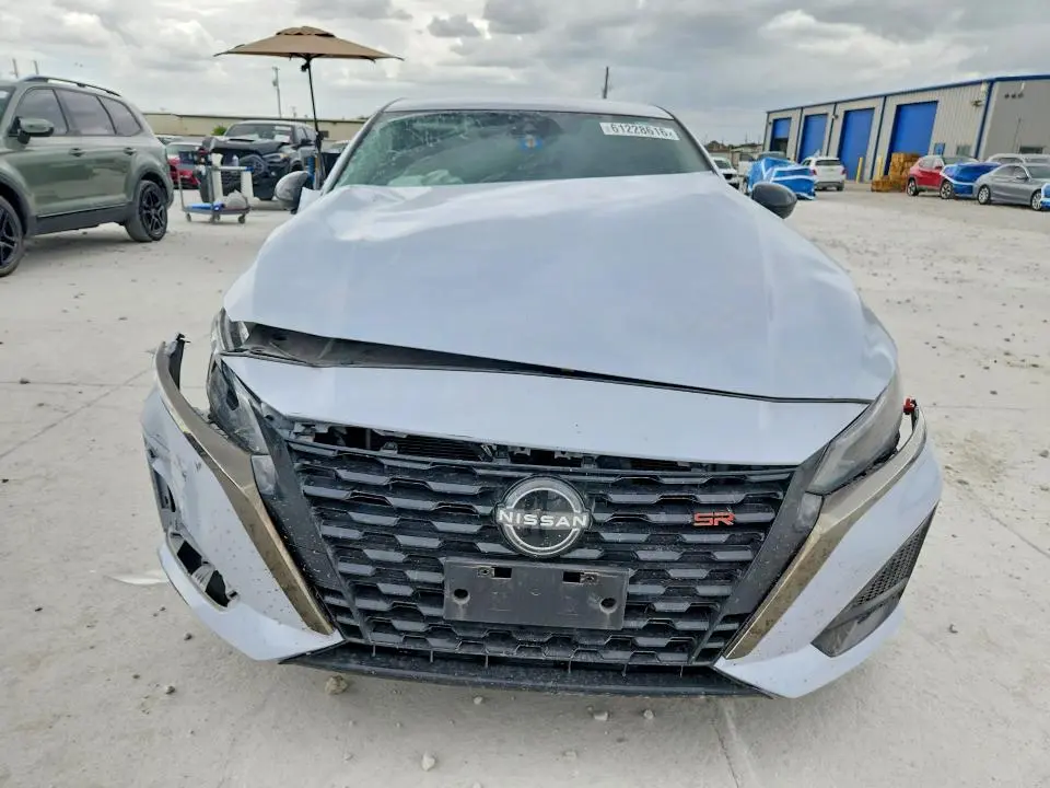 2023 NISSAN ALTIMA SR  