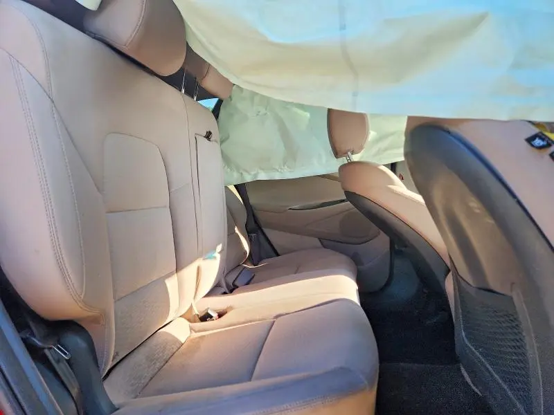 2021 HYUNDAI TUCSON SE  