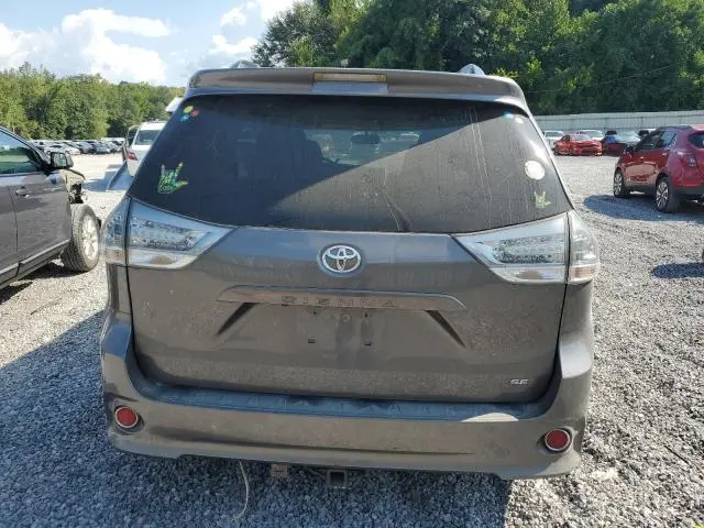 2017 TOYOTA SIENNA SE  