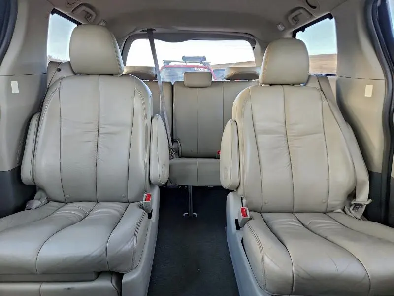 2011 TOYOTA SIENNA XLE  