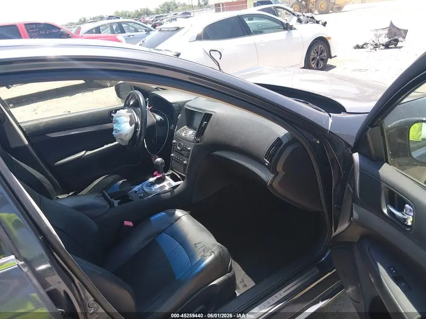 2013 INFINITI G37 JOURNEY