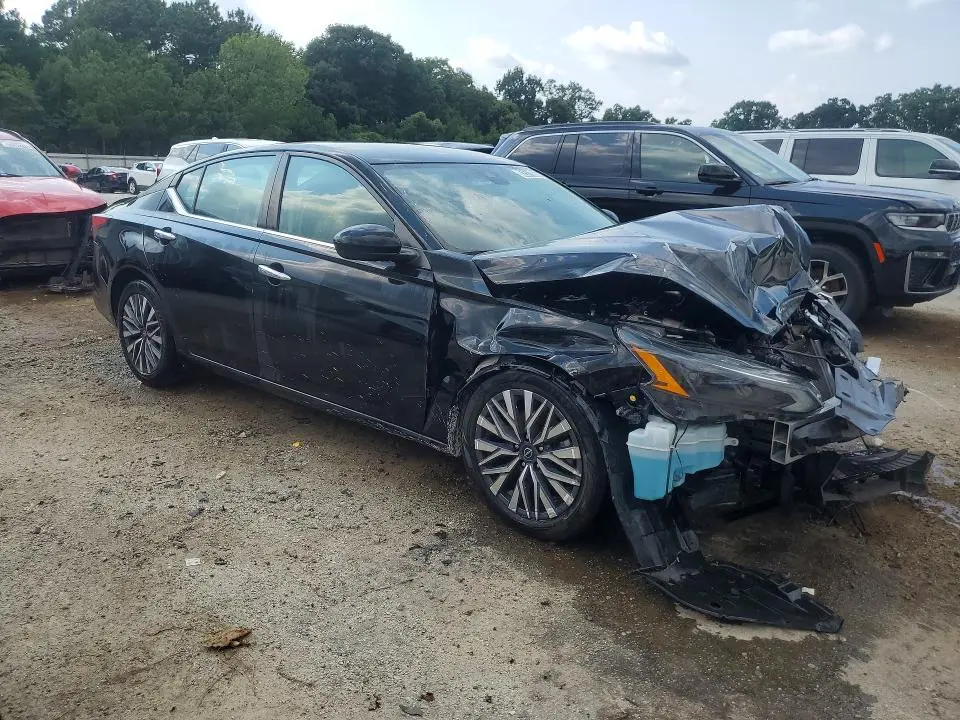 2023 NISSAN ALTIMA SV  