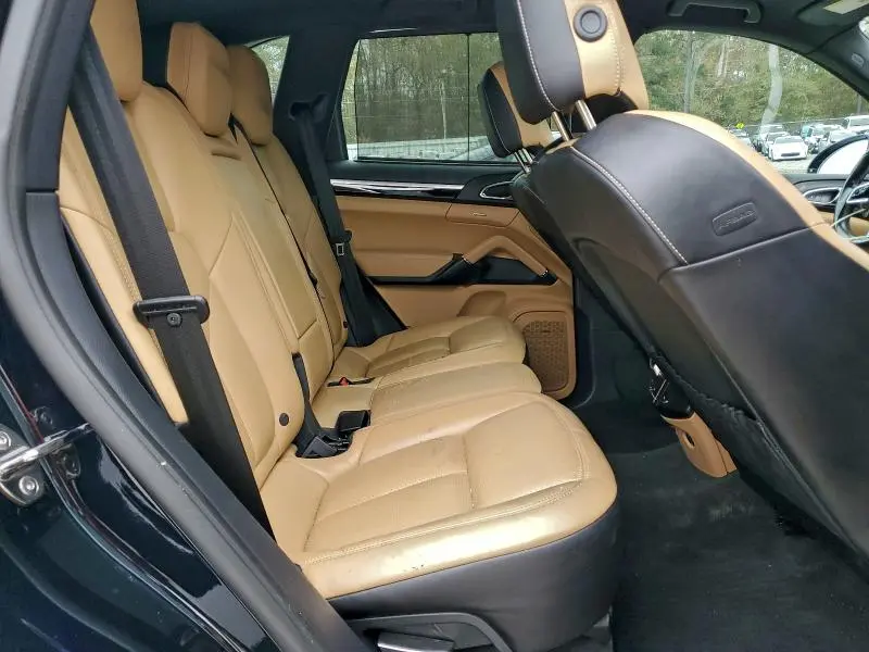 2017 PORSCHE CAYENNE S  