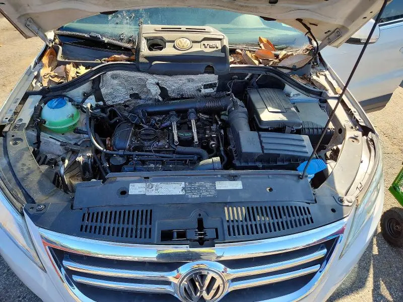 2011 VOLKSWAGEN TIGUAN S  