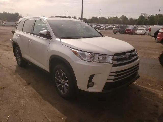 2019 TOYOTA HIGHLANDER SE