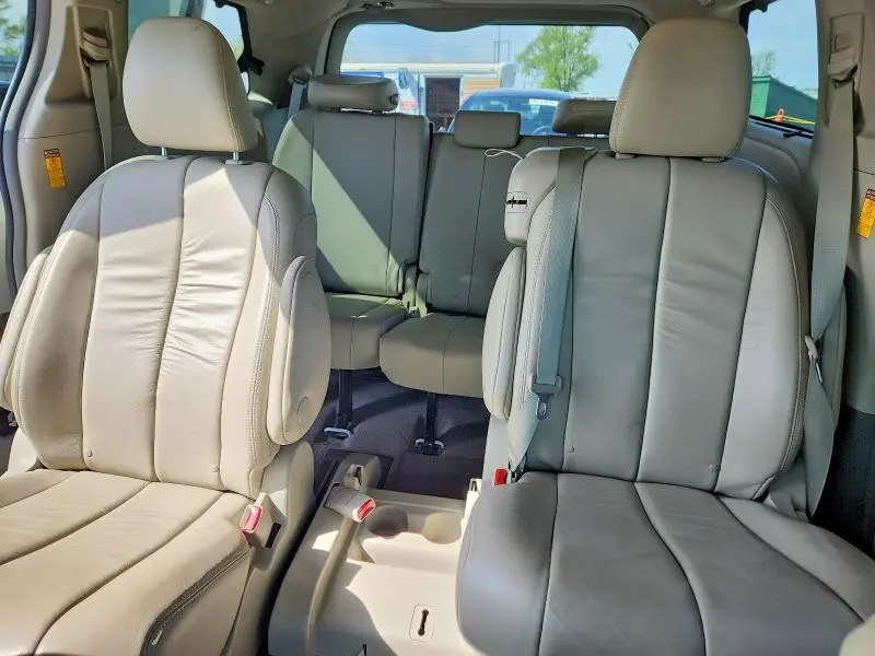 2014 TOYOTA SIENNA XLE 8-PASSENGER  