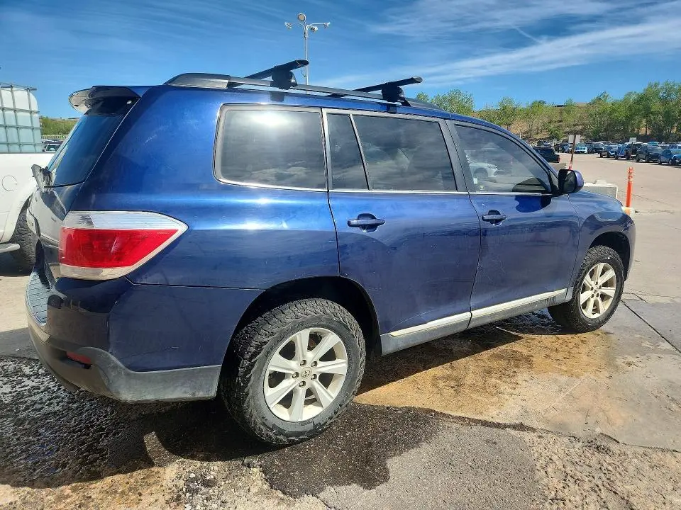 2013 TOYOTA HIGHLANDER SE  